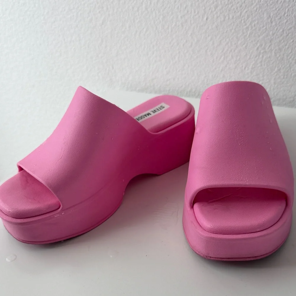 Steve Madden Bold Pink Platform Slides | Size 7 - Picture 1 of 4